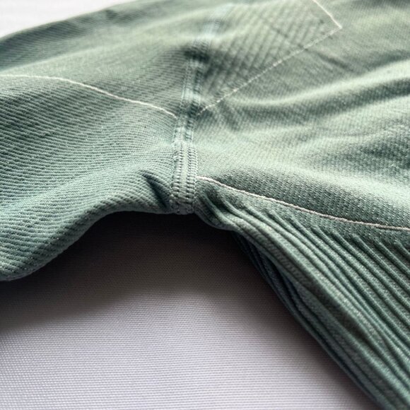 AYBL REFLEX SEAMLESS LONG SLEEVE CROP ATHLETIC TOP IN DUSTY MINT GREEN - S - Picture 6 of 9